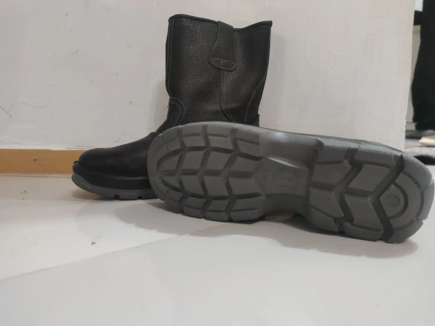 کفش ایمنی و بیلرسوت|کیف، کفش، کمربند|ایذه, |دیوار