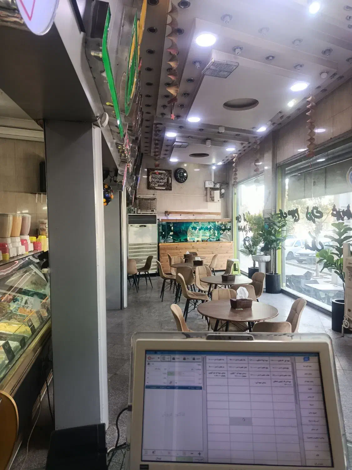 نیروی آقا جهت کار در بستنی فروش|استخدام خدمات فروشگاه و رستوران|رباطکریم, رباطکریم|دیوار