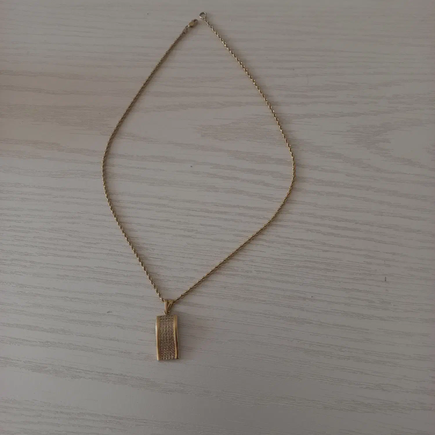 پلاک زنجیر|جواهرات|ایوان, |دیوار