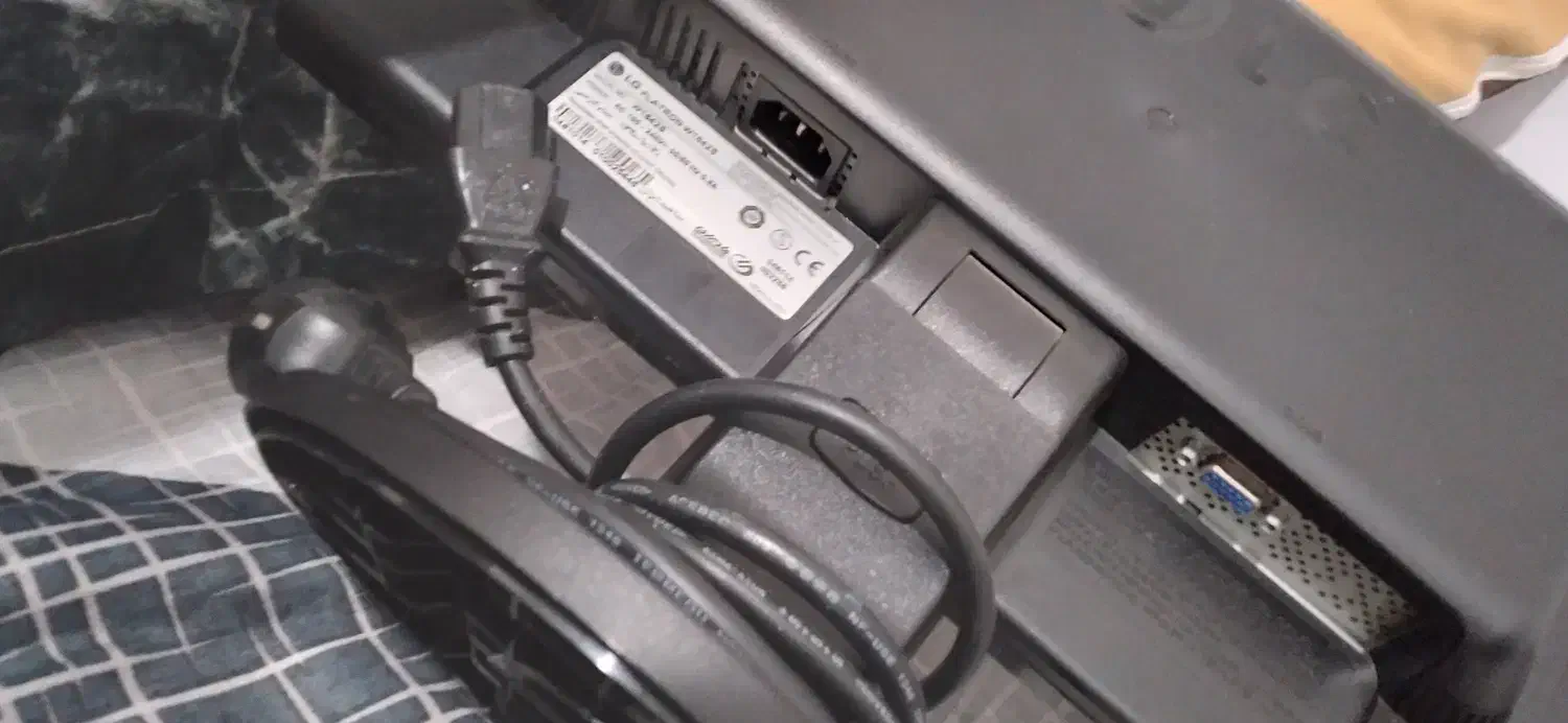 دو عدد مانیتور سامسونگ و الجی|رایانه رومیزی|چالوس, |دیوار