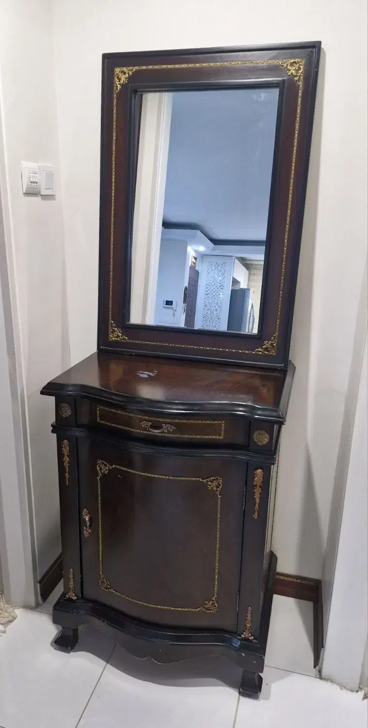 آینه و کنسول چوبی کارکرده|بوفه، ویترین، کنسول|تهران, ائمه اطهار|دیوار