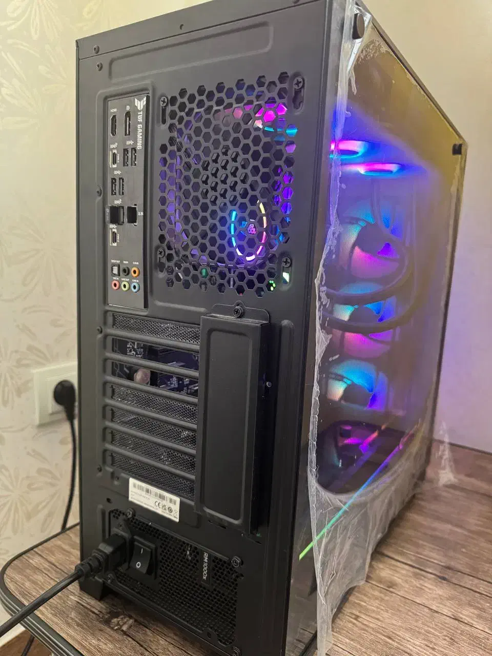 کیس کامیوتر حرفه ای با تخفیف جزئی|رایانه رومیزی|تهران, فلسطین (میدان انقلاب)|دیوار