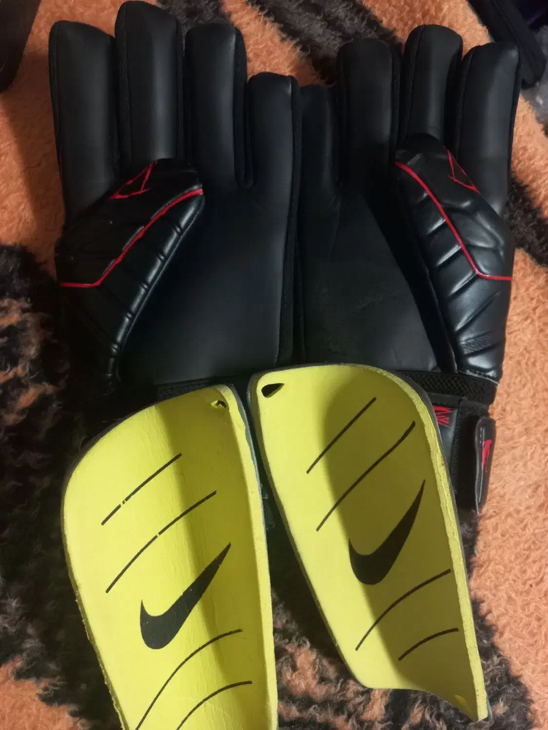 دستکش دروازه بانی و ساق بند|تجهیزات ورزشی|سبزوار, قاضی زاد|دیوار