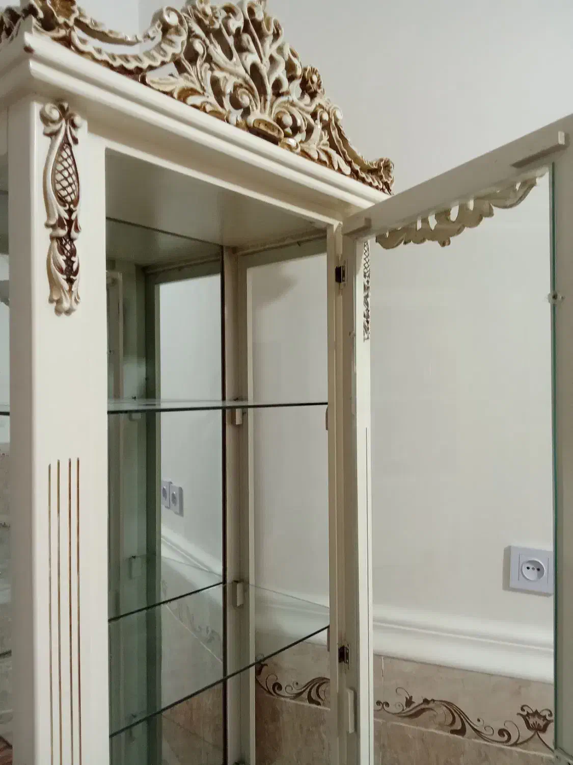 بوفه در حد نو|بوفه، ویترین، کنسول|آق قلا, |دیوار