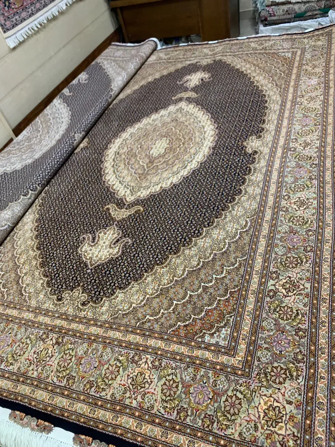 (فرش حق زاده)جفت۶متری ماهی مرینوس حاشیه افسری|فرش|تبریز, |دیوار