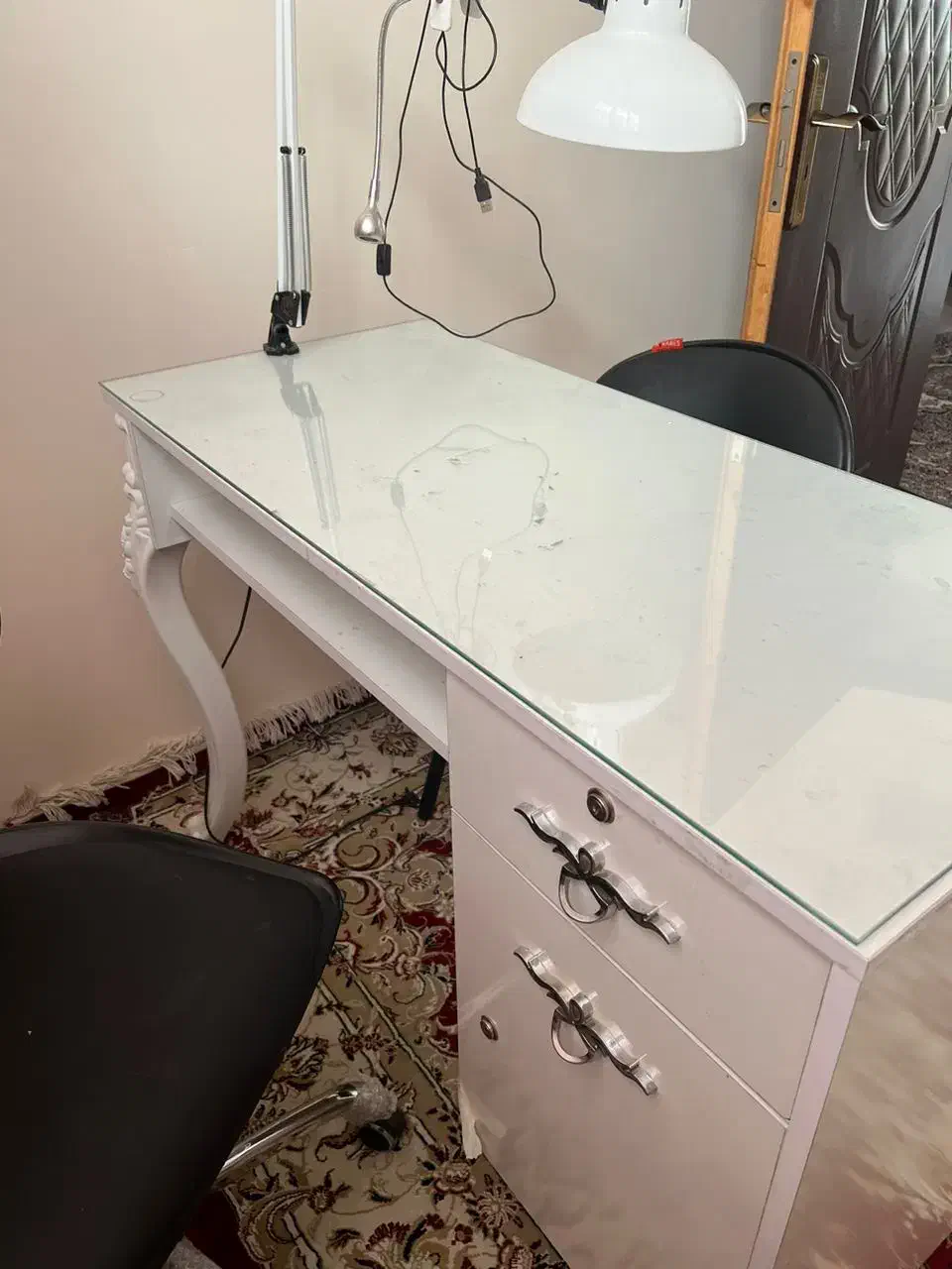 میز کاشت ناخن|آرایشگاه و سالن‌های زیبایی|مشهد, جاهد شهر|دیوار