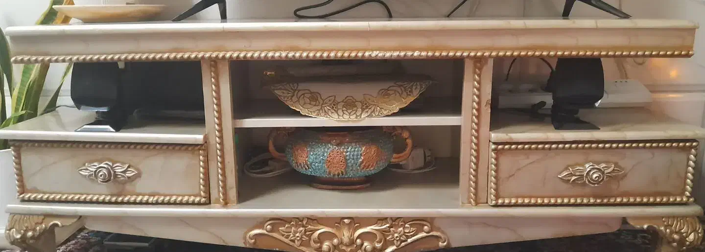 میزتلوزیون رنگ طلایی  قیمت ۲۵۰۰|میز تلویزیون|ورامین, شهرک مدرس|دیوار