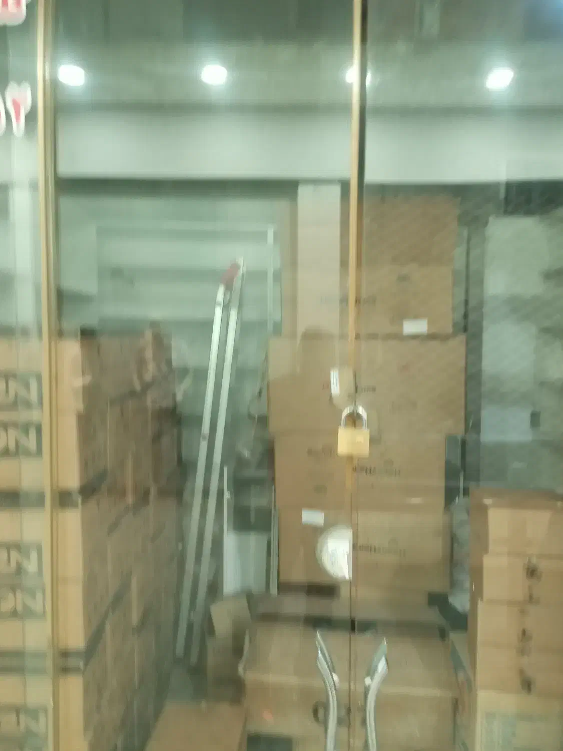 اجاره مغازه ۱۰متری،همراه با۶متربالکن|اجارهٔ مغازه و غرفه|تهران, بازار|دیوار