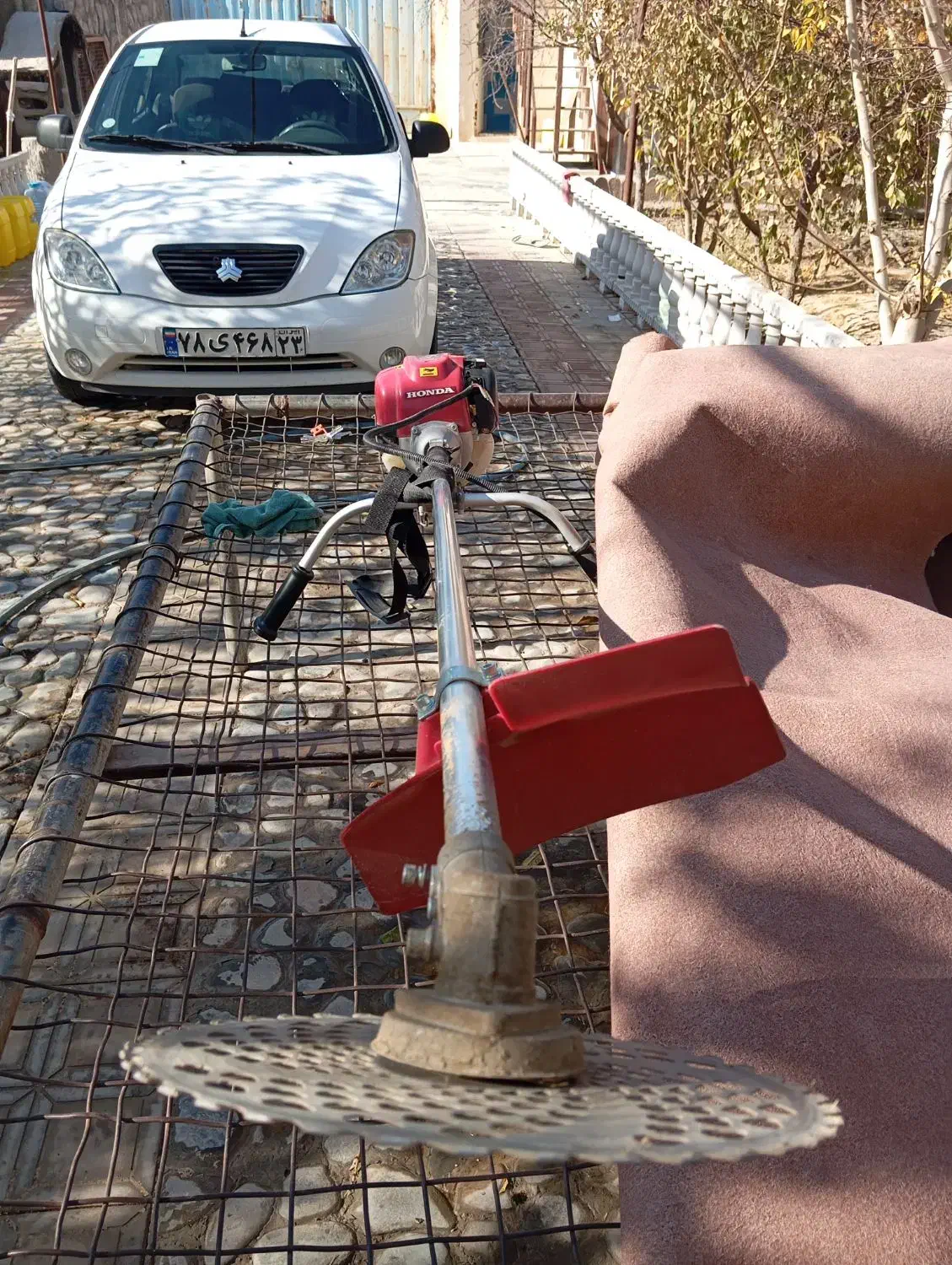 علفزنهیوندا|ماشینآلات صنعتی|فولادشهر, مسکن مهر فولادشهر|دیوار