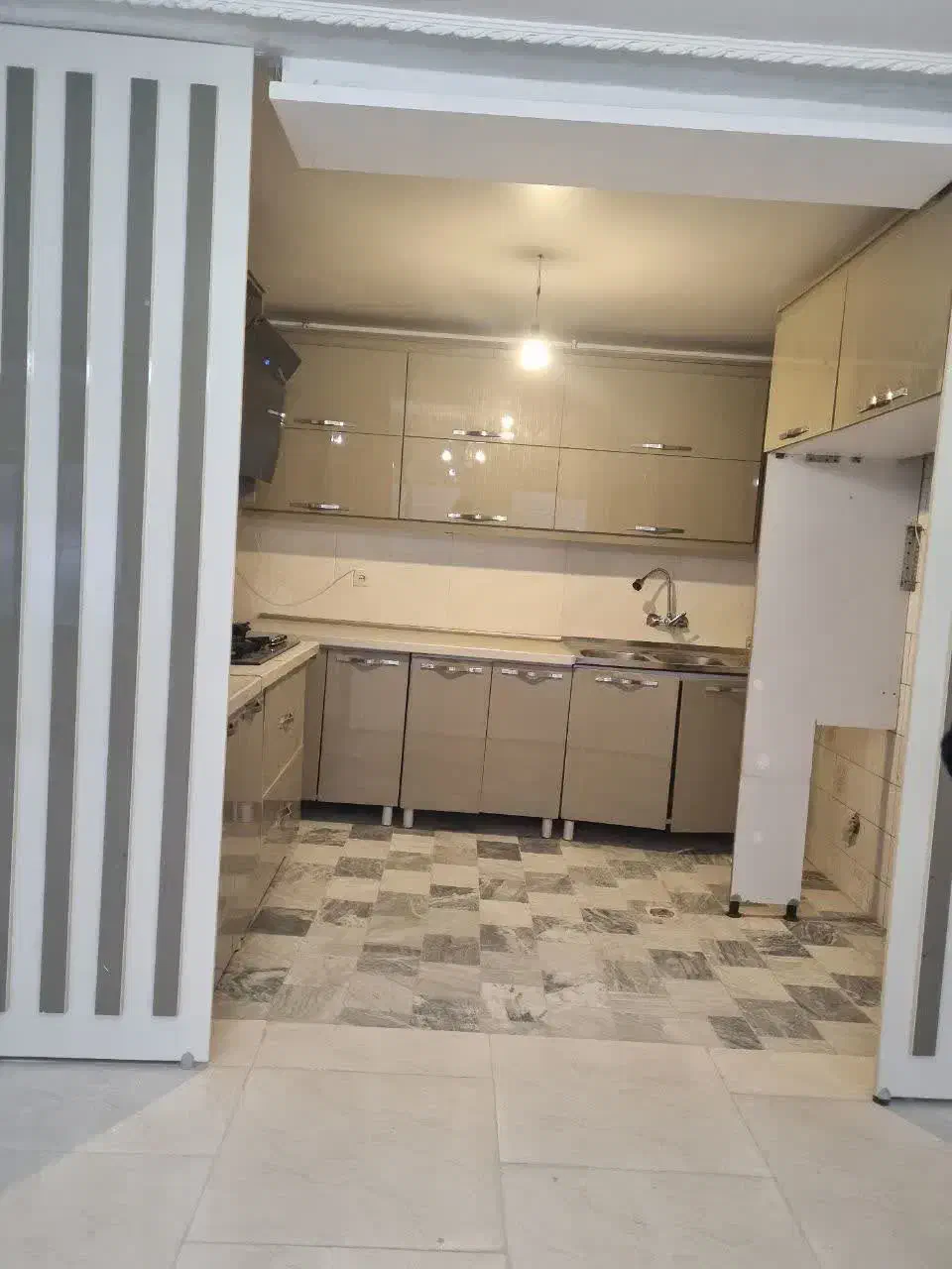 اجاره یک طبقه از ۲طبقه ویلایی|اجارهٔ خانه و ویلا|تویسرکان, |دیوار