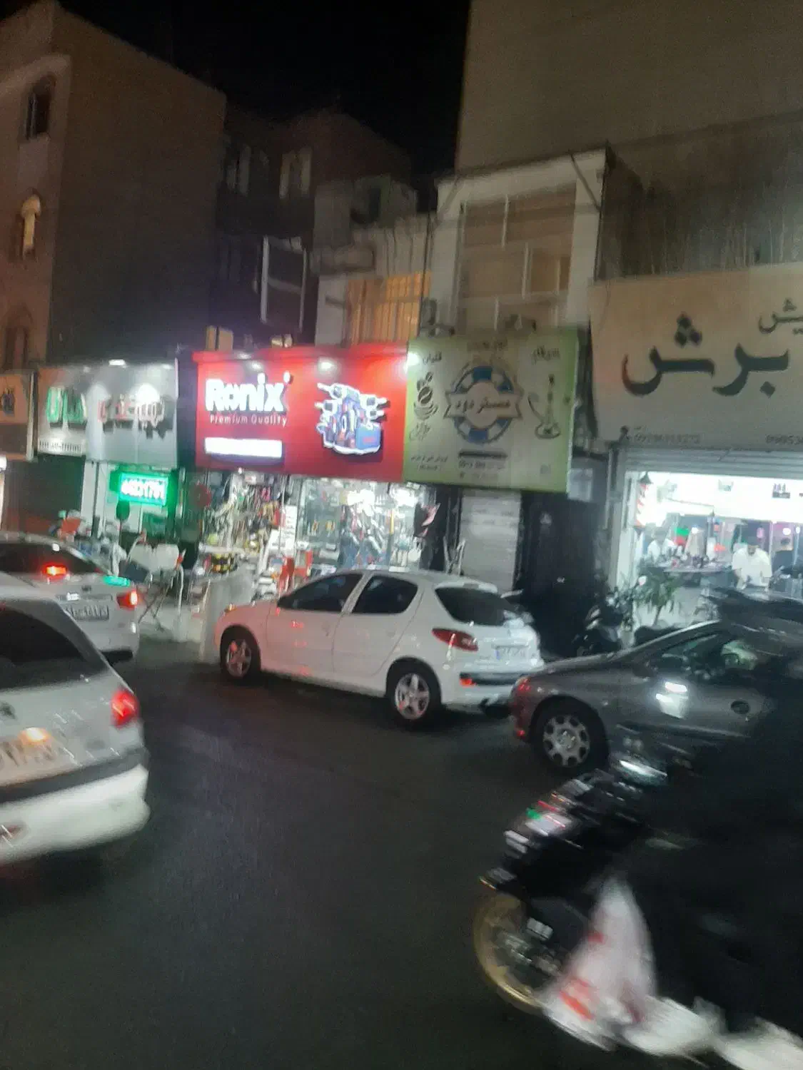 ۱۵ متر مغازه بر صادقیه|اجارهٔ مغازه و غرفه|تهران, صادقیه|دیوار