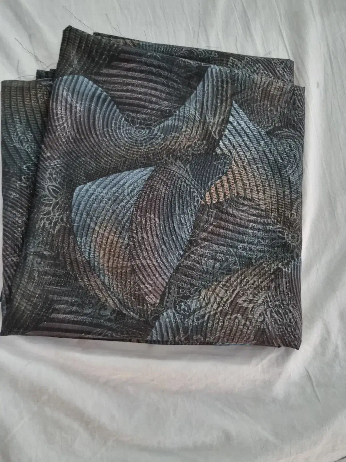 پارچه چادری|لباس|اشکذر, |دیوار