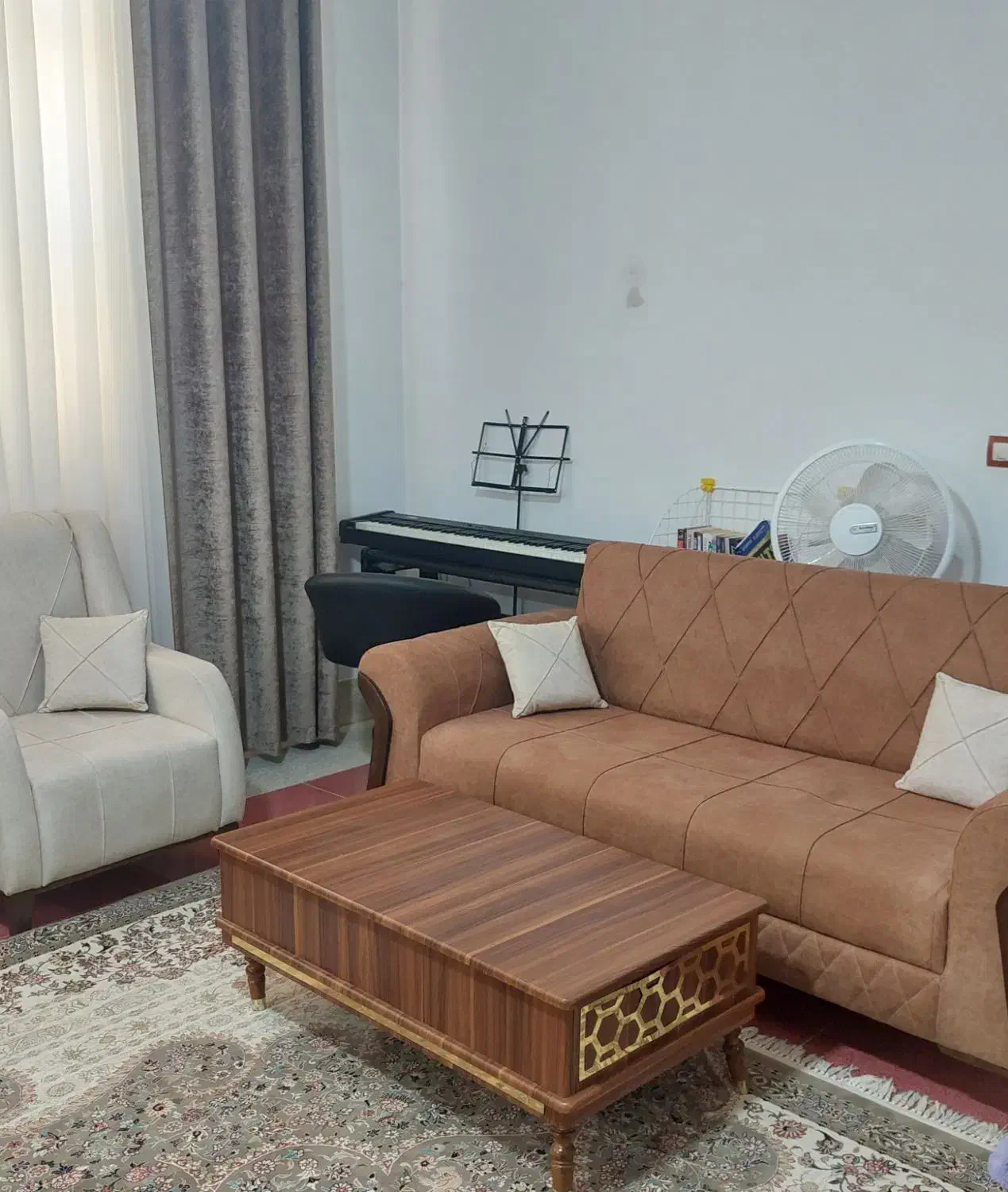 مبل ۷ نفره|مبلمان خانگی و میز عسلی|تربت جام, بیست متری منبع آب|دیوار