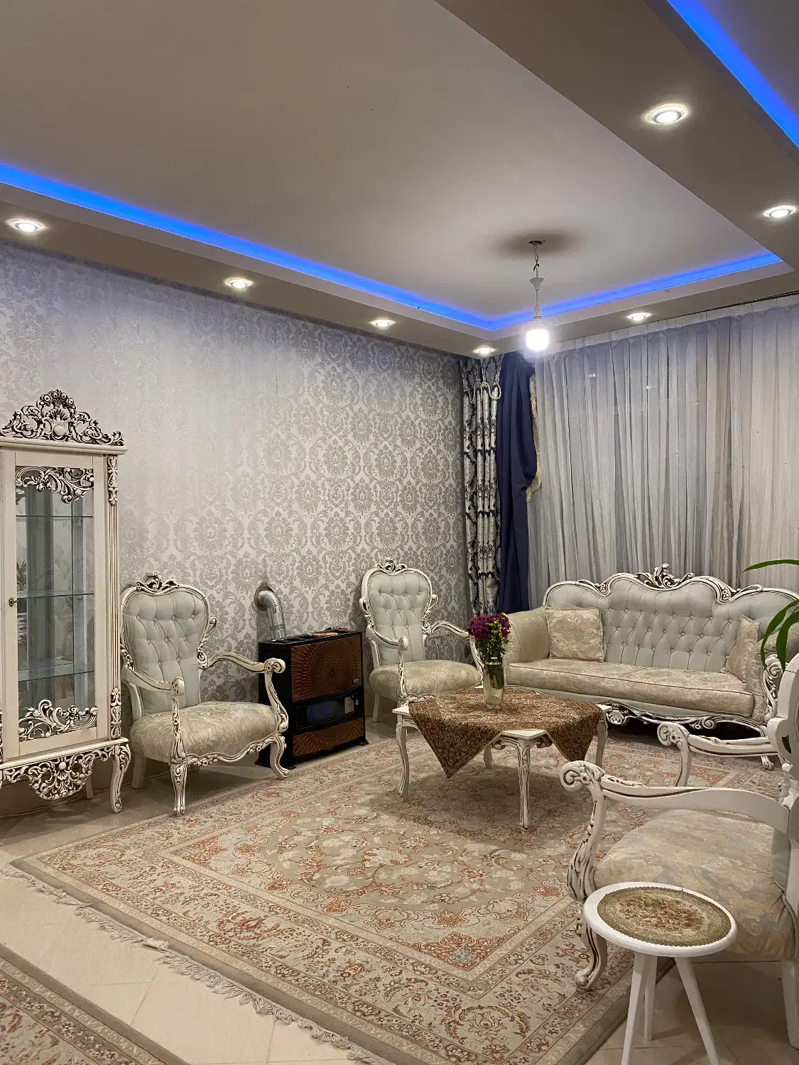 اجاره خانه مبله شهرک گلستان /اپارتمان /سوییت|اجارهٔ کوتاه‌مدت آپارتمان و سوئیت|شیراز, غدیر جنوبی|دیوار