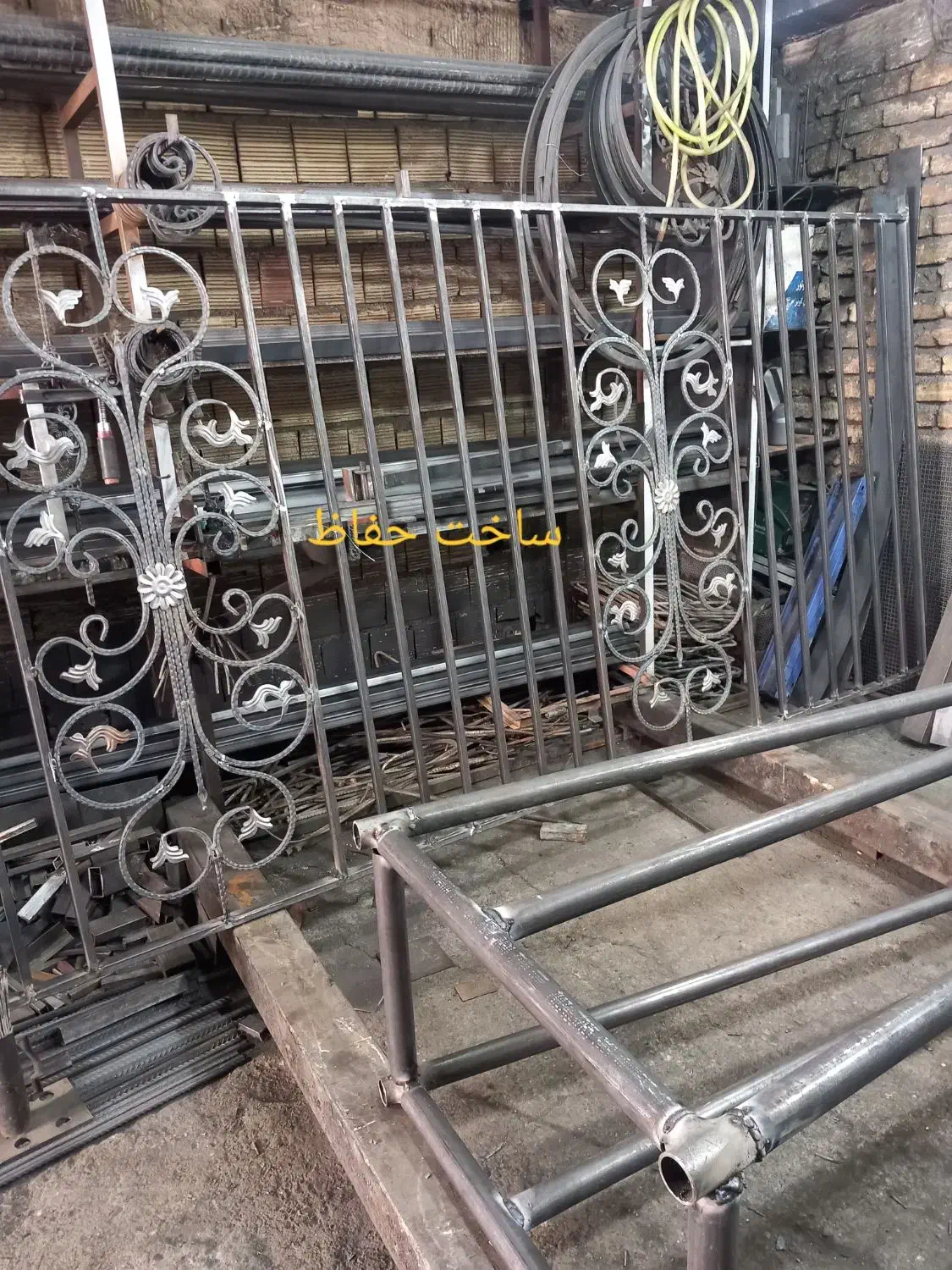 ساخت درب و پنجره وخرده کاری در تهران|خدمات پیشه و مهارت|تهران, پونک|دیوار