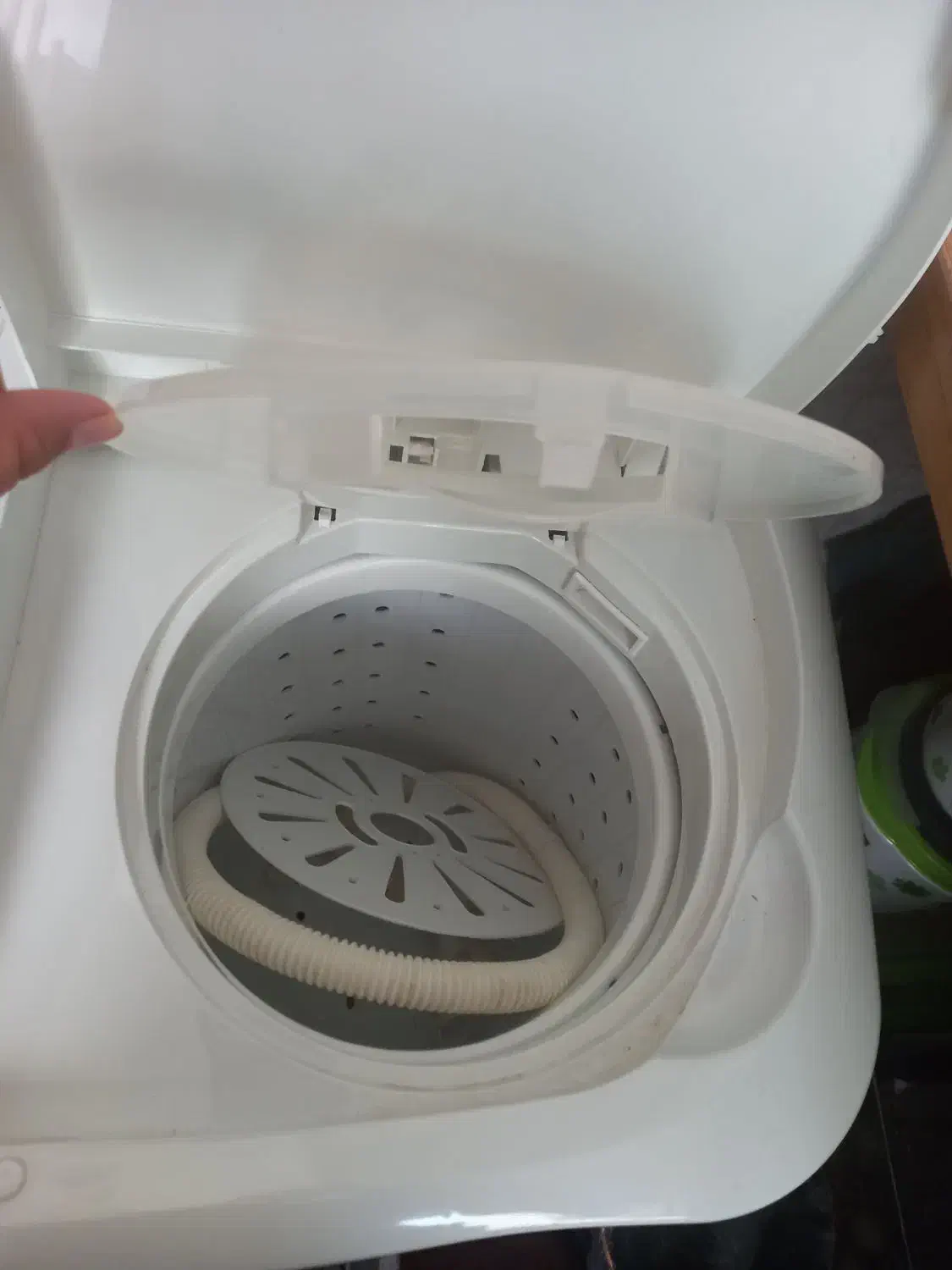 لباسشویی|ماشین لباسشویی و خشک‌کن لباس|فولادشهر, A2|دیوار