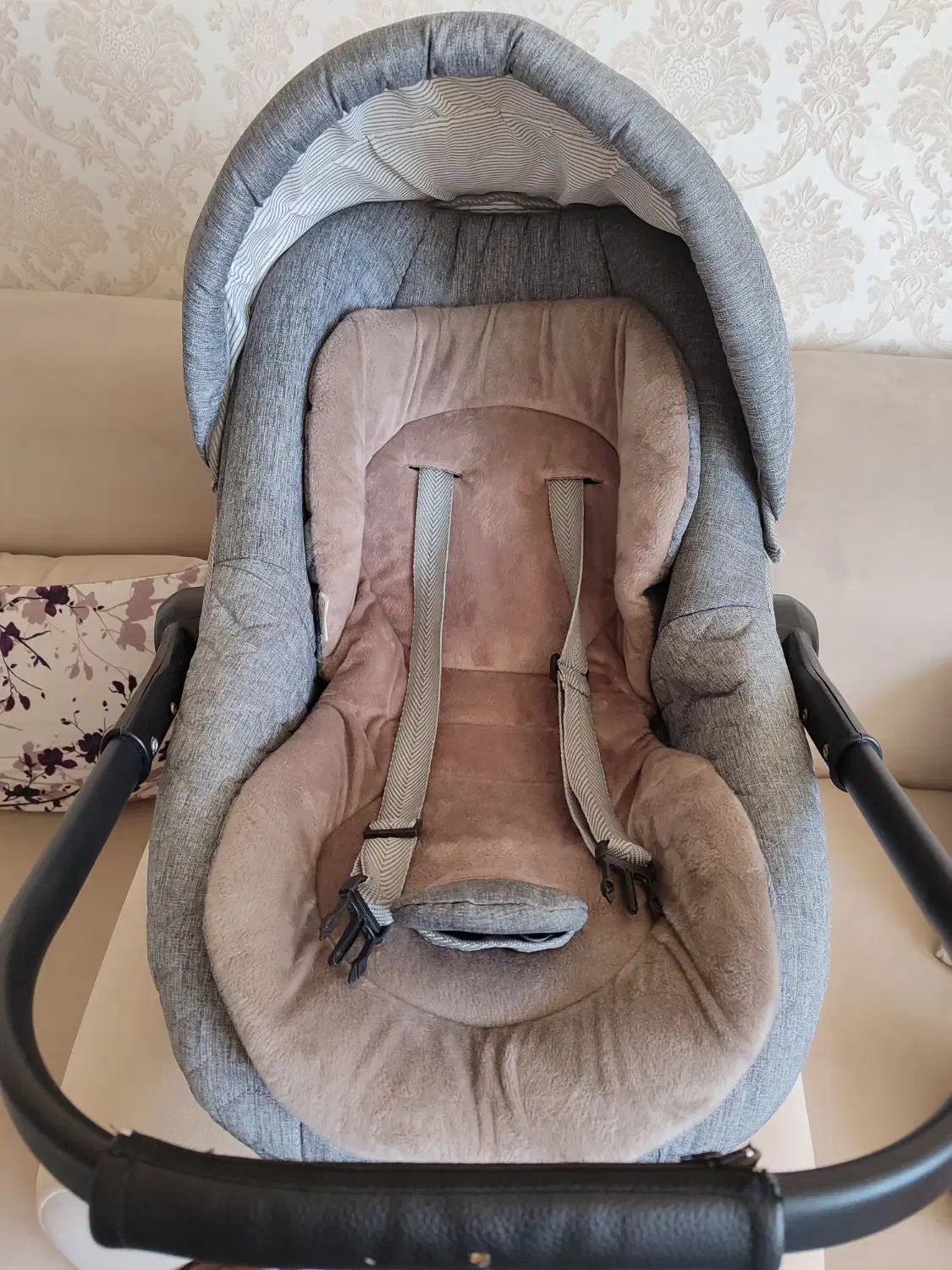 ست کالسکه کریر و گهواره|کالسکه و لوازم جانبی|صدرا-فارس, فاز ۱|دیوار