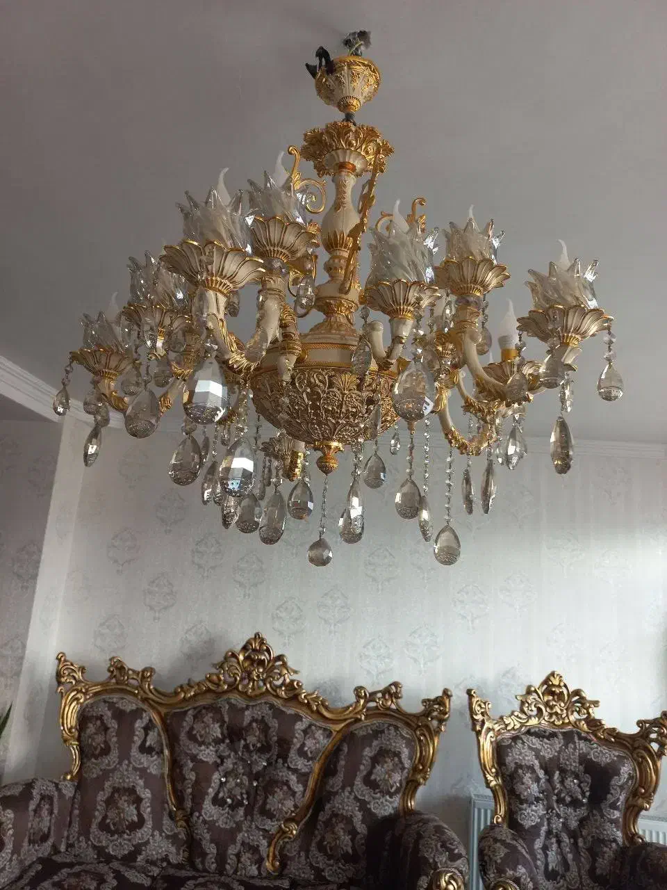 سه عدد لوستر برنز ، یک عدد ۱۵ شاخه دو عدد ۳ شاخه|لوستر و چراغ آویز|تبریز, |دیوار