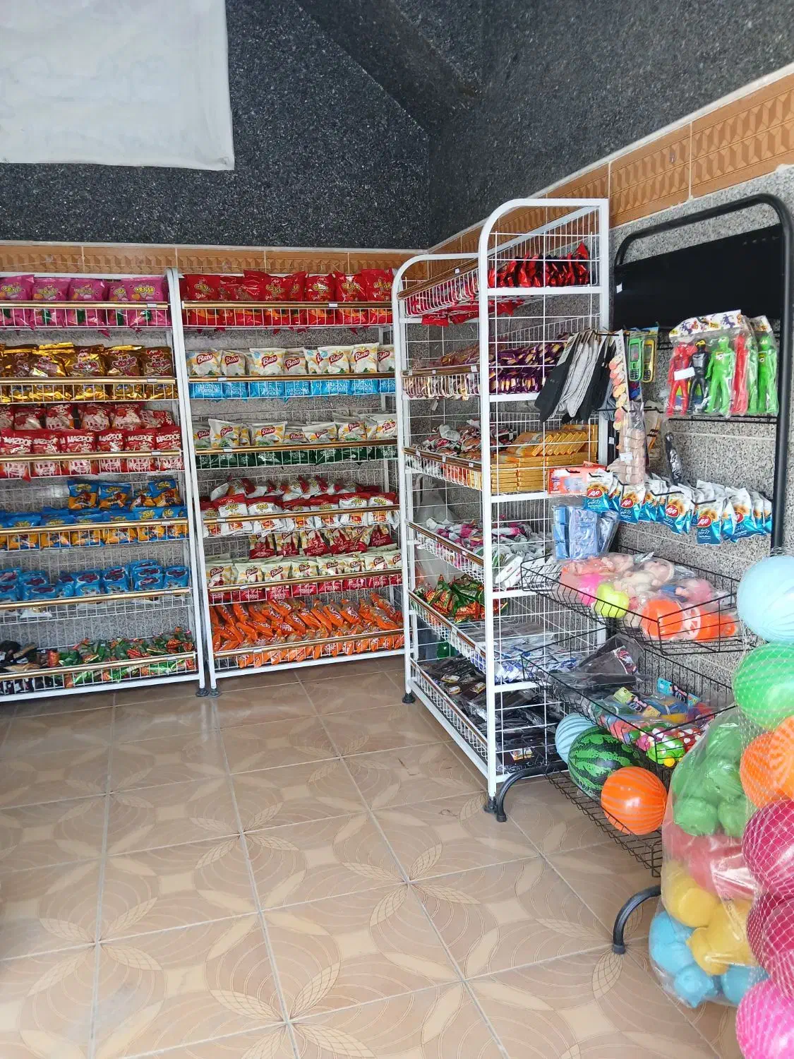 فوری واگذاری مغازه با اجناس 50 ملیون فوری|اجارهٔ مغازه و غرفه|قم, شهرک فاطمیه|دیوار