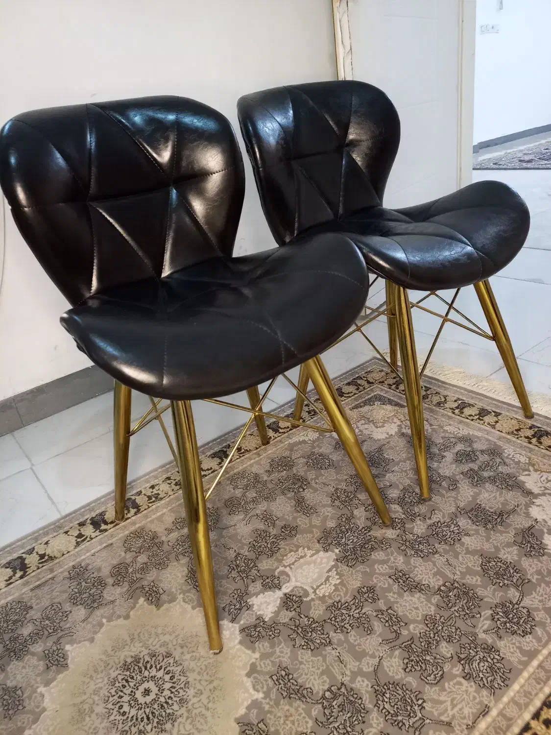 صندلی چرم مشکی پایه طلایی نو|مبلمان اداری|فردوسیه, |دیوار