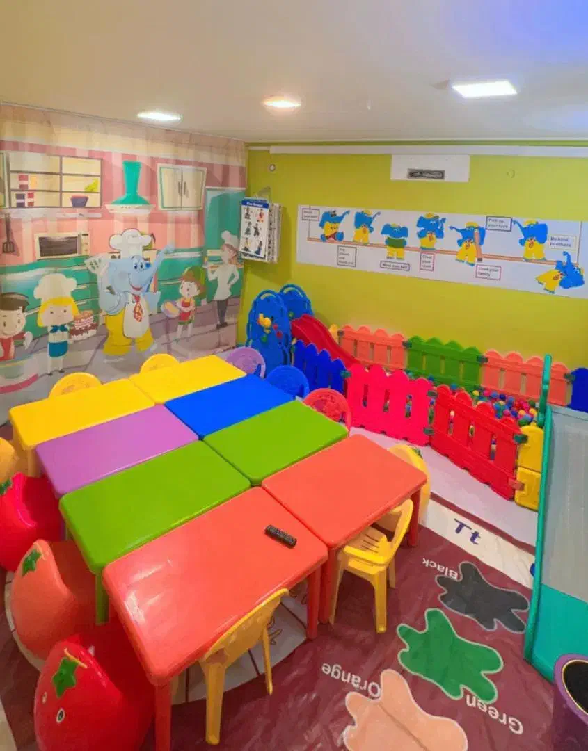 استخدام منشی خانم جهت همکاری در آموزشگاه زبان|استخدام اداری و مدیریت|حمیدیا, |دیوار