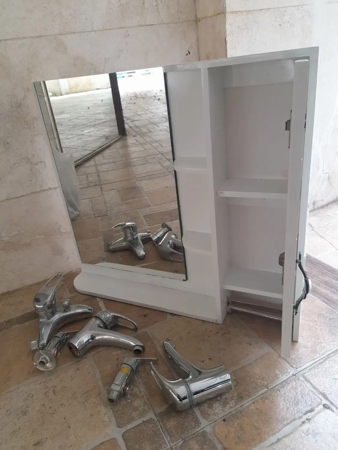 شیرالات بهداشتی وایینه.باکس دار|لوازم سرویس بهداشتی|کیش, |دیوار