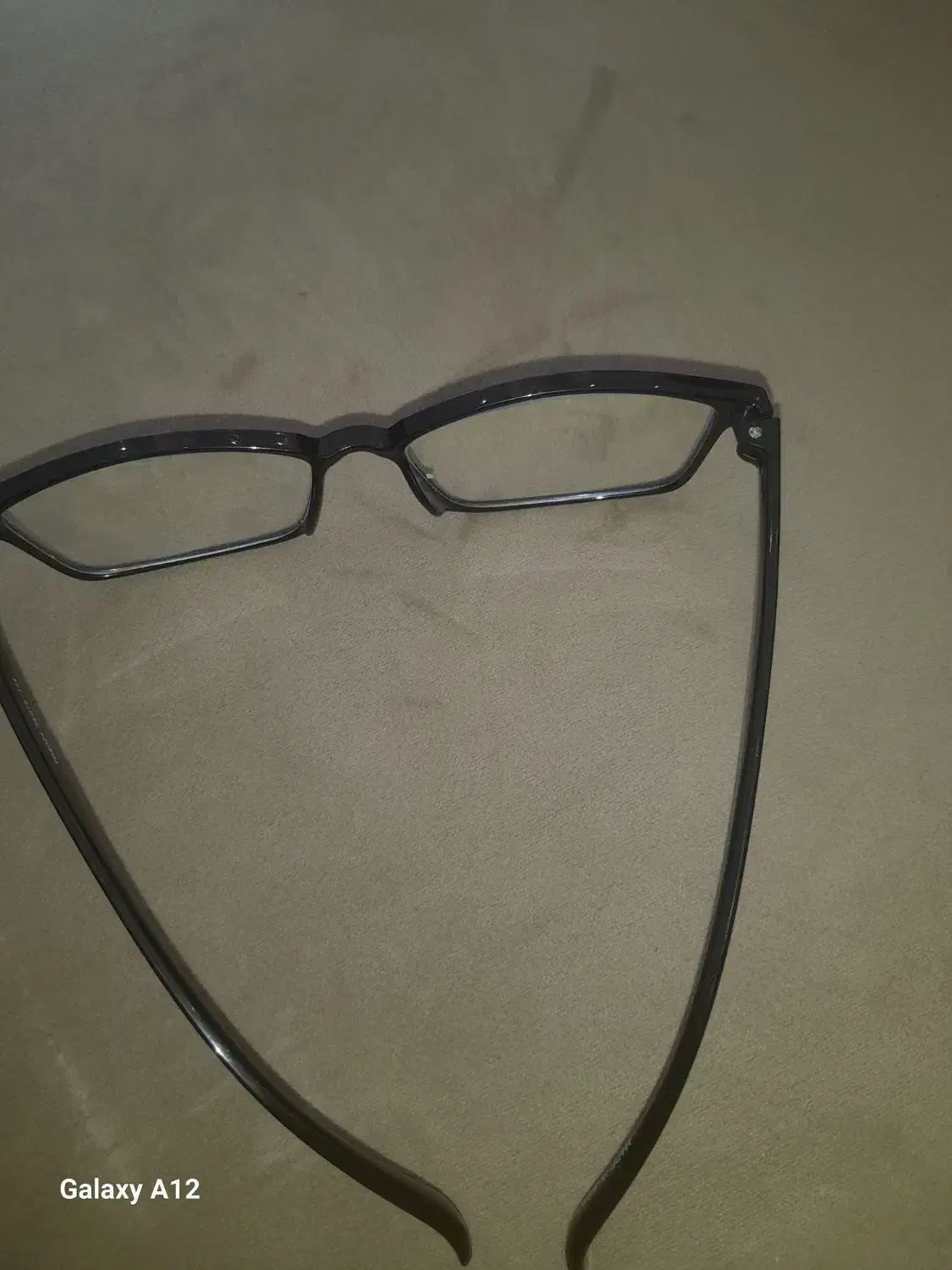 عینک محدوده پنگوئن پیدا شده|اشیا|کیش, |دیوار