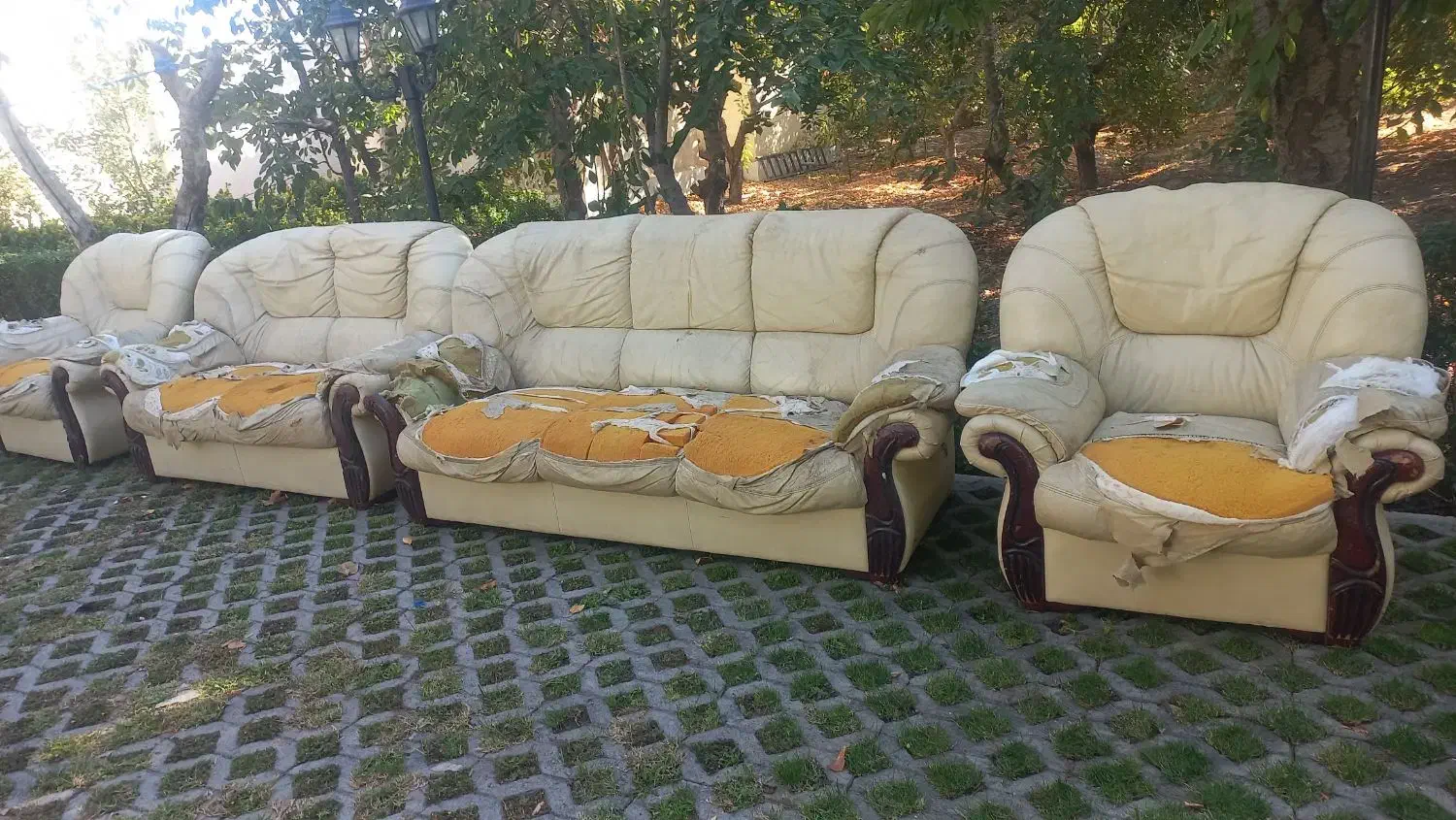 بدنه مبل خارجی نیاز به تعمیر دارد|مبلمان خانگی و میز عسلی|چهارباغ, |دیوار