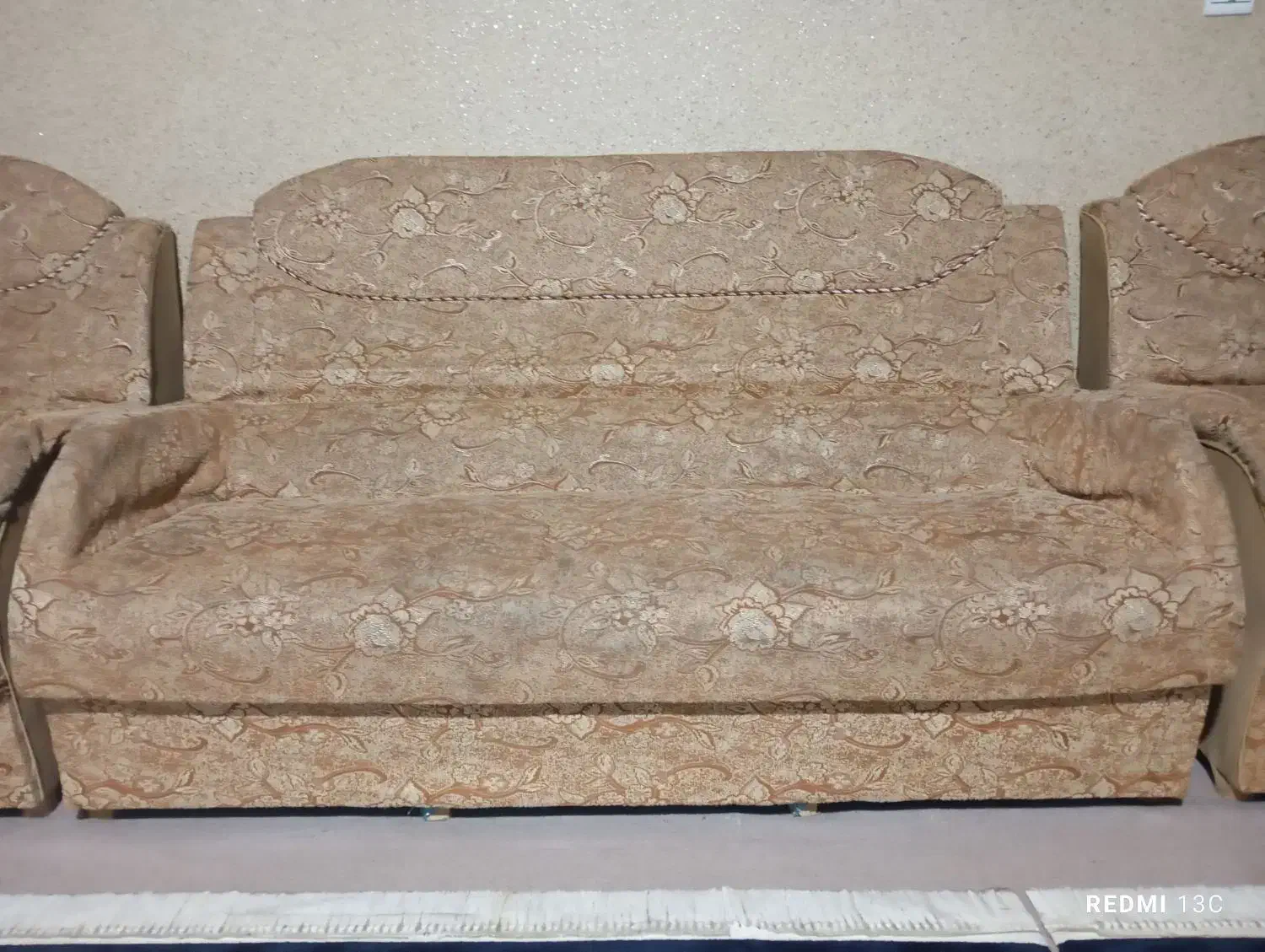 فروش ۲ دست مبل ۷ نفره|مبلمان خانگی و میز عسلی|فولادشهر, A3|دیوار