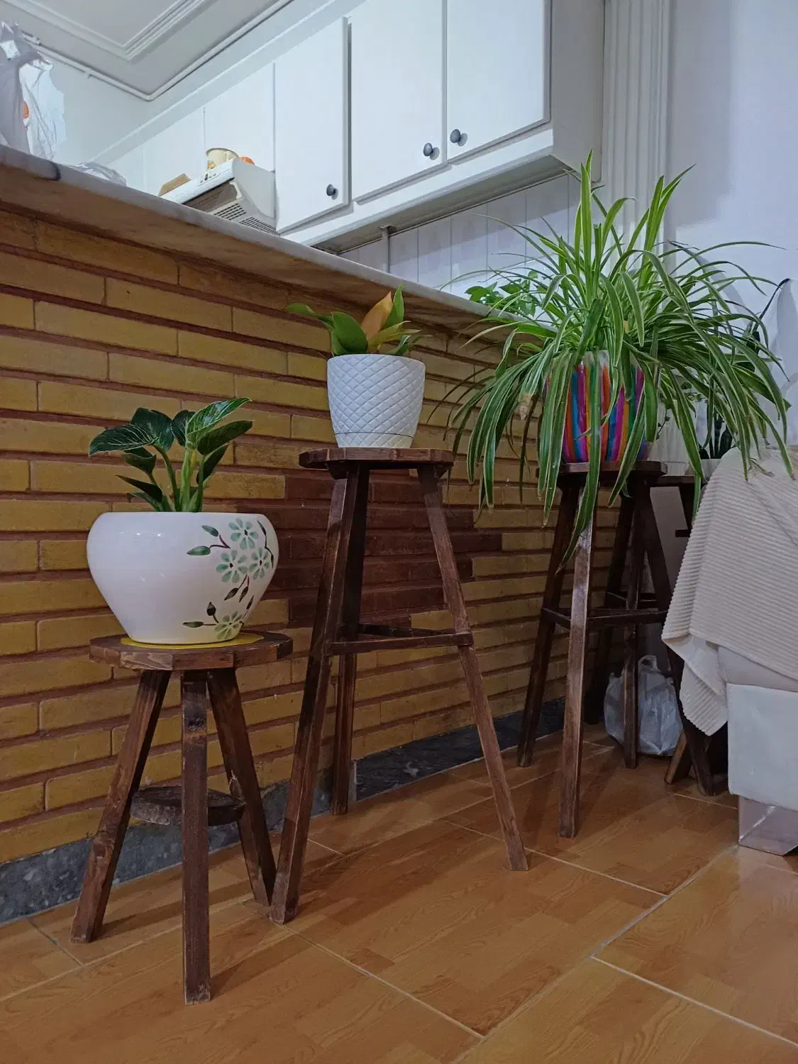 چهارپایه|صندلی و نیمکت|محمدشهر, همایون ویلا|دیوار