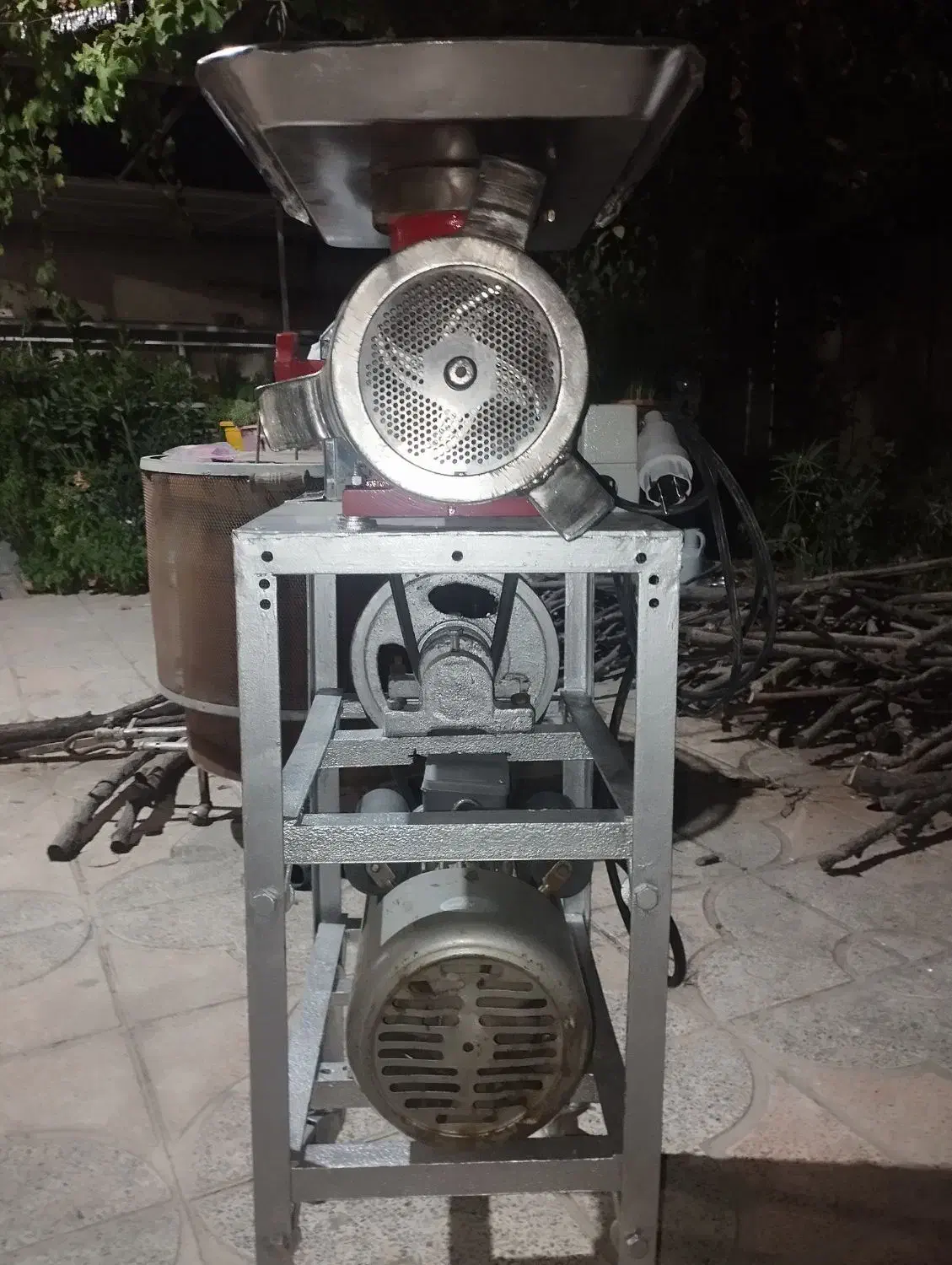 چرخ گوشت صنعتی 42 ودینام0الکو|ماشین‌آلات صنعتی|فولادشهر, A4|دیوار