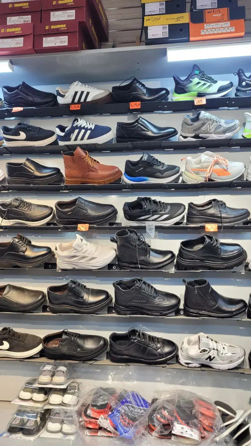 به دلیل جمع شدن تمامی کفش ها با تخفیف ویژه|کیف، کفش، کمربند|مشهد, شهرک بهارستان|دیوار