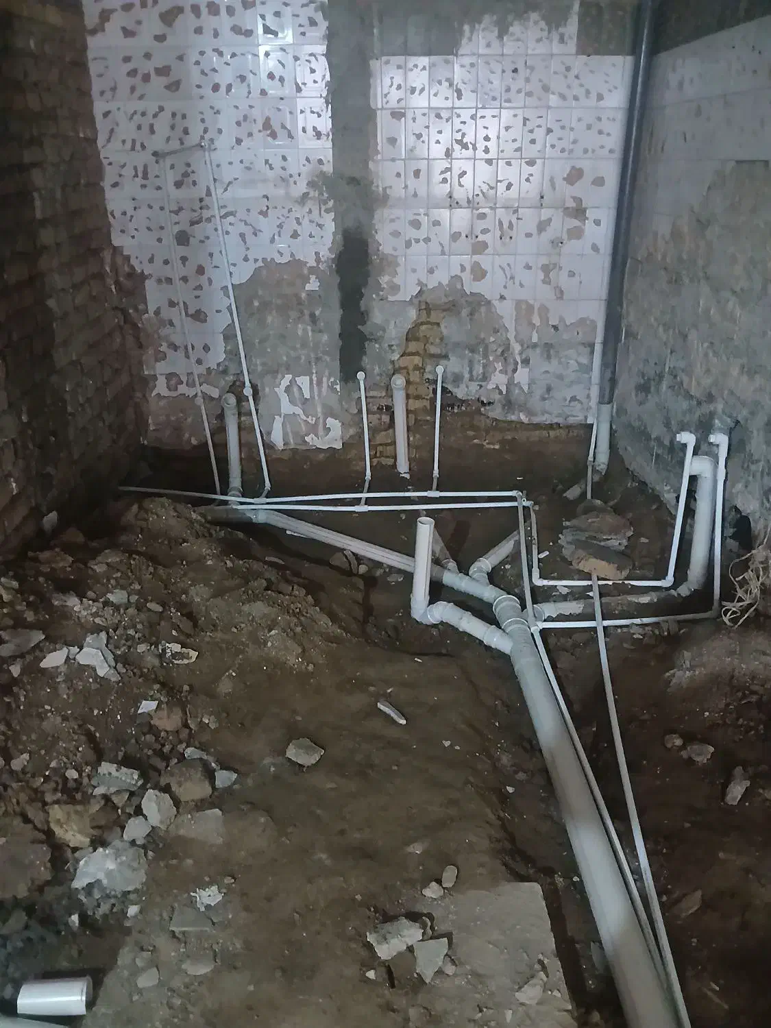 لوله کشی سردوگرم وفاضلاب کلی وجزئی|خدمات پیشه و مهارت|بروجرد, |دیوار