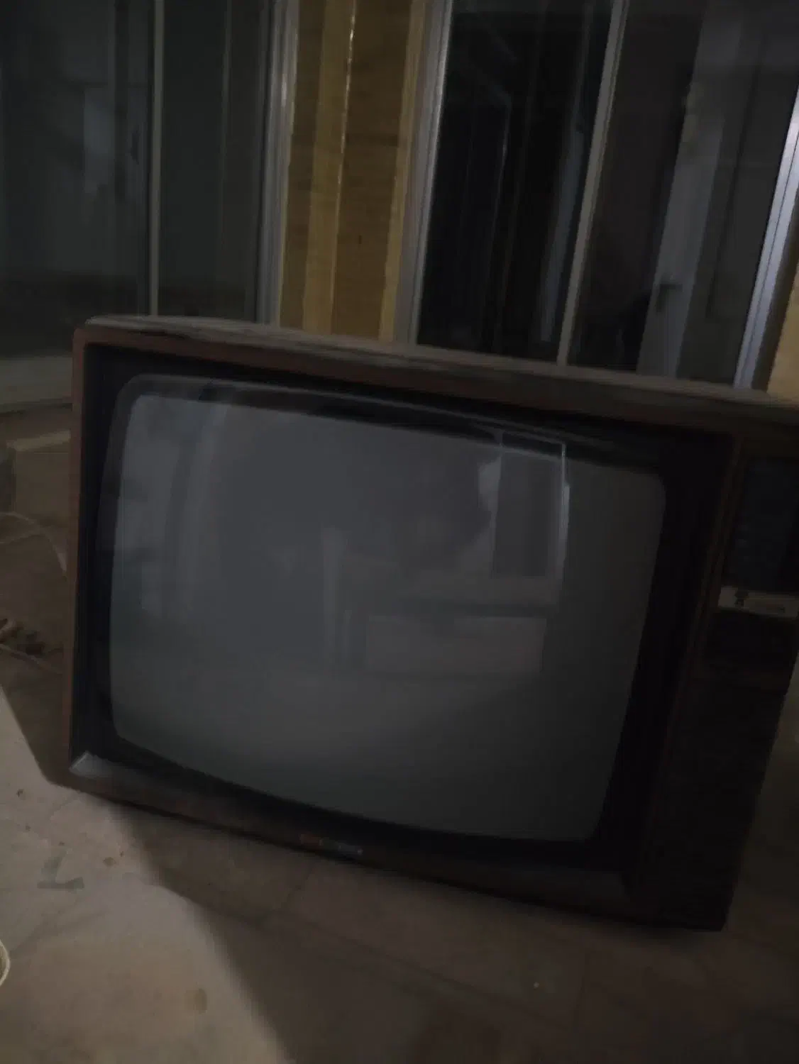 چندین وسیله عتیقه|کلکسیون اشیاء عتیقه|یزد, |دیوار