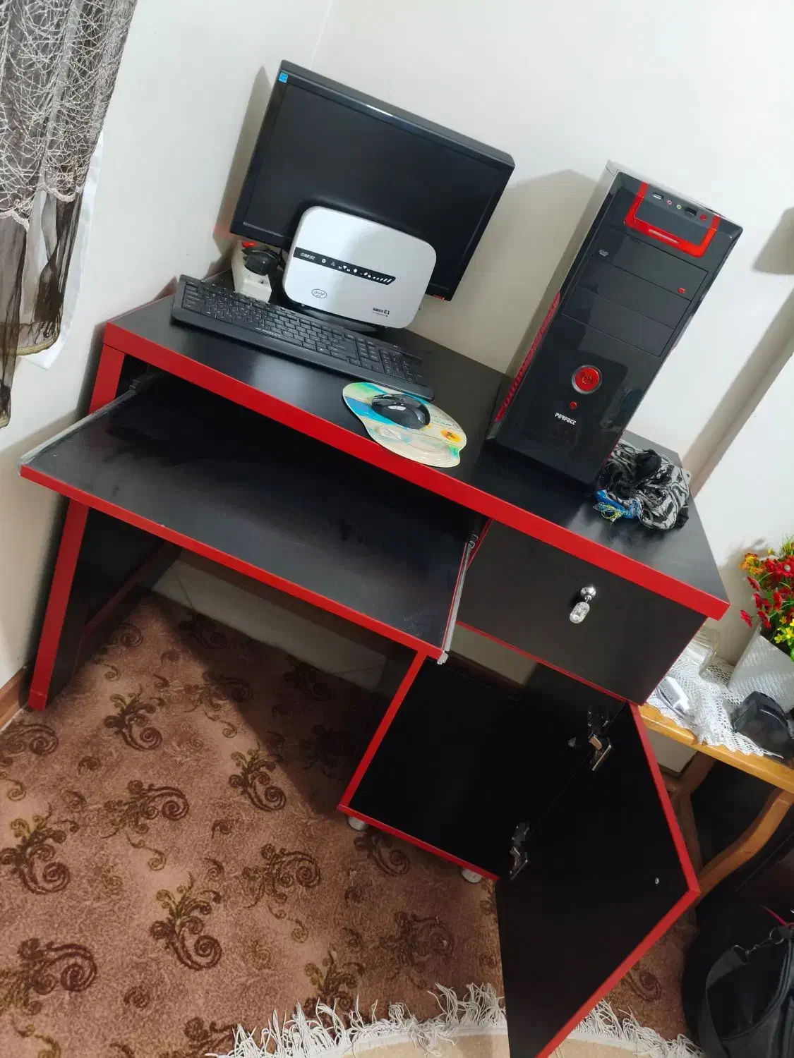 کامپیوتر و به همراه میز|رایانه رومیزی|تهران, شوش|دیوار