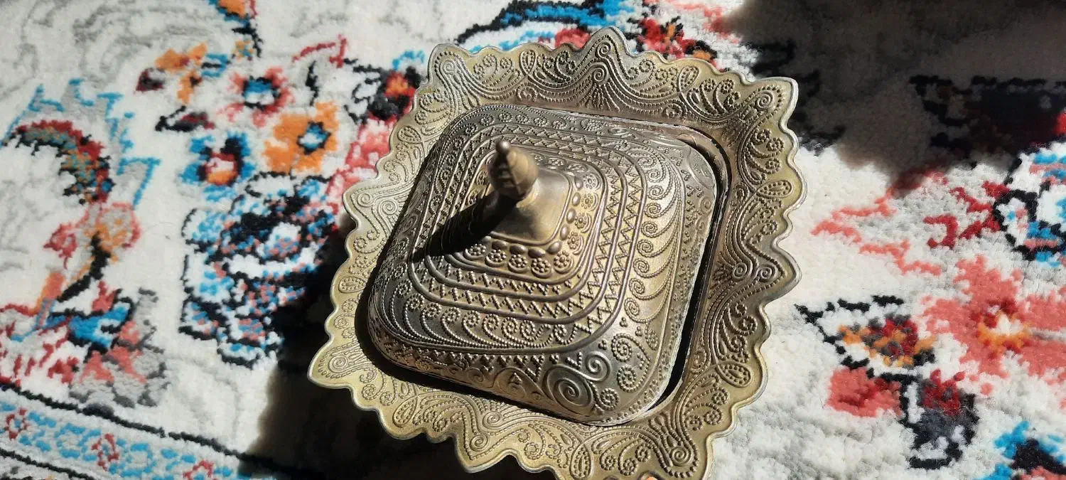 ۲ قندان کربلا .یه قندان قدیمی .یک قالی گرد تزئینی|صنایع دستی و سایر لوازم تزئینی|مشهد, رضاییه|دیوار