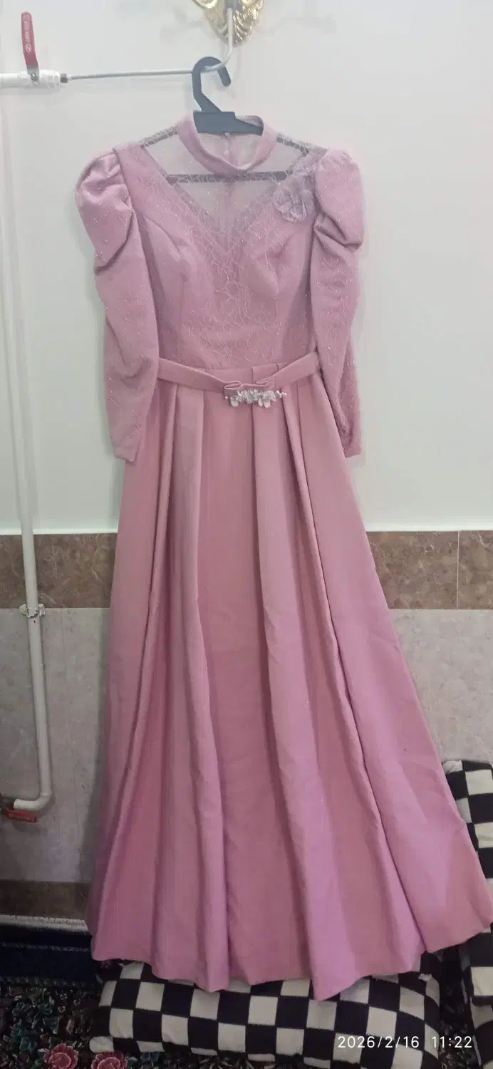 پیرهن مجلسی|لباس|بروجرد, |دیوار