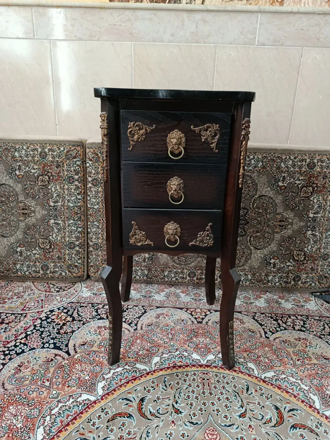 میز تلفن|میز تلفن|قم, دروازه چوبی|دیوار