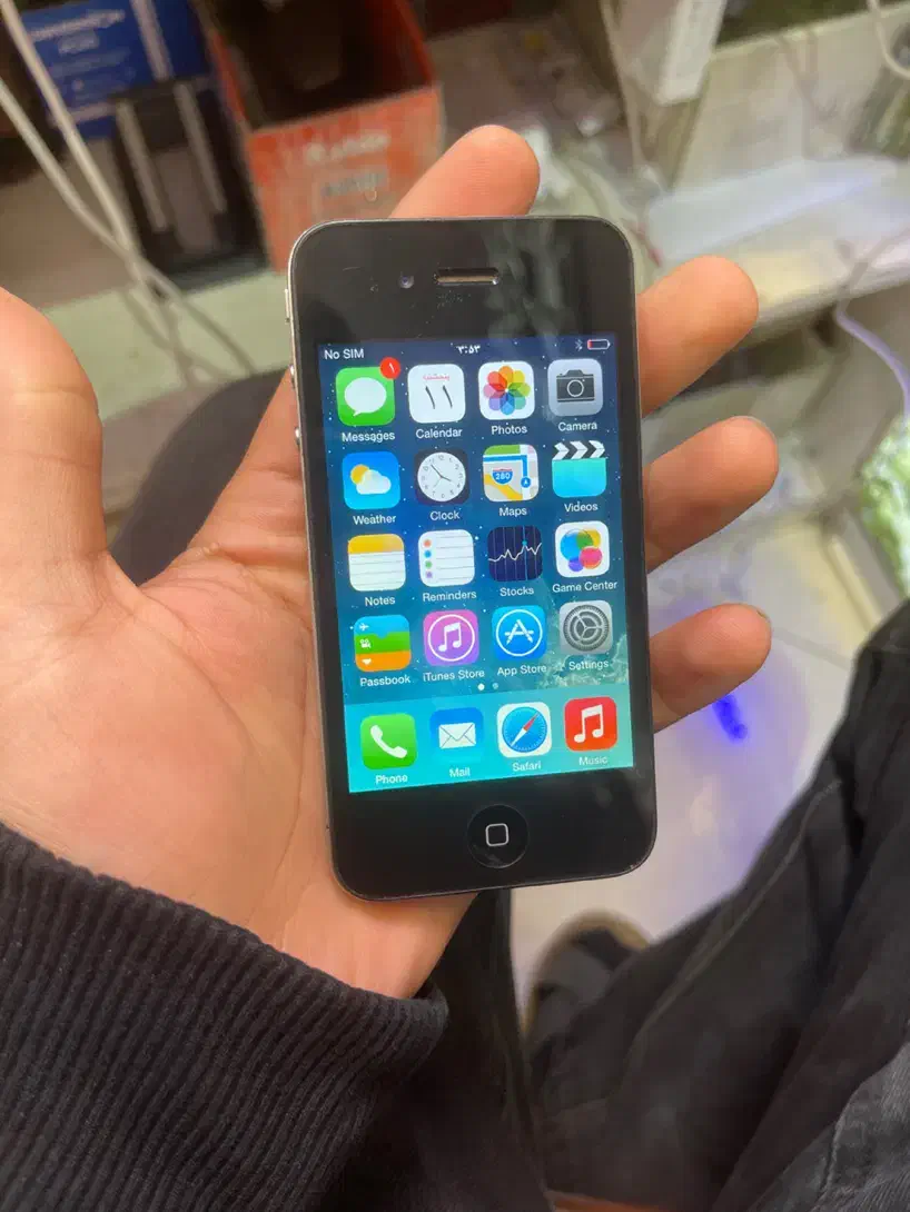 ایفون ۴ سالم کلکسیونی|موبایل|مشهد, ایثار|دیوار