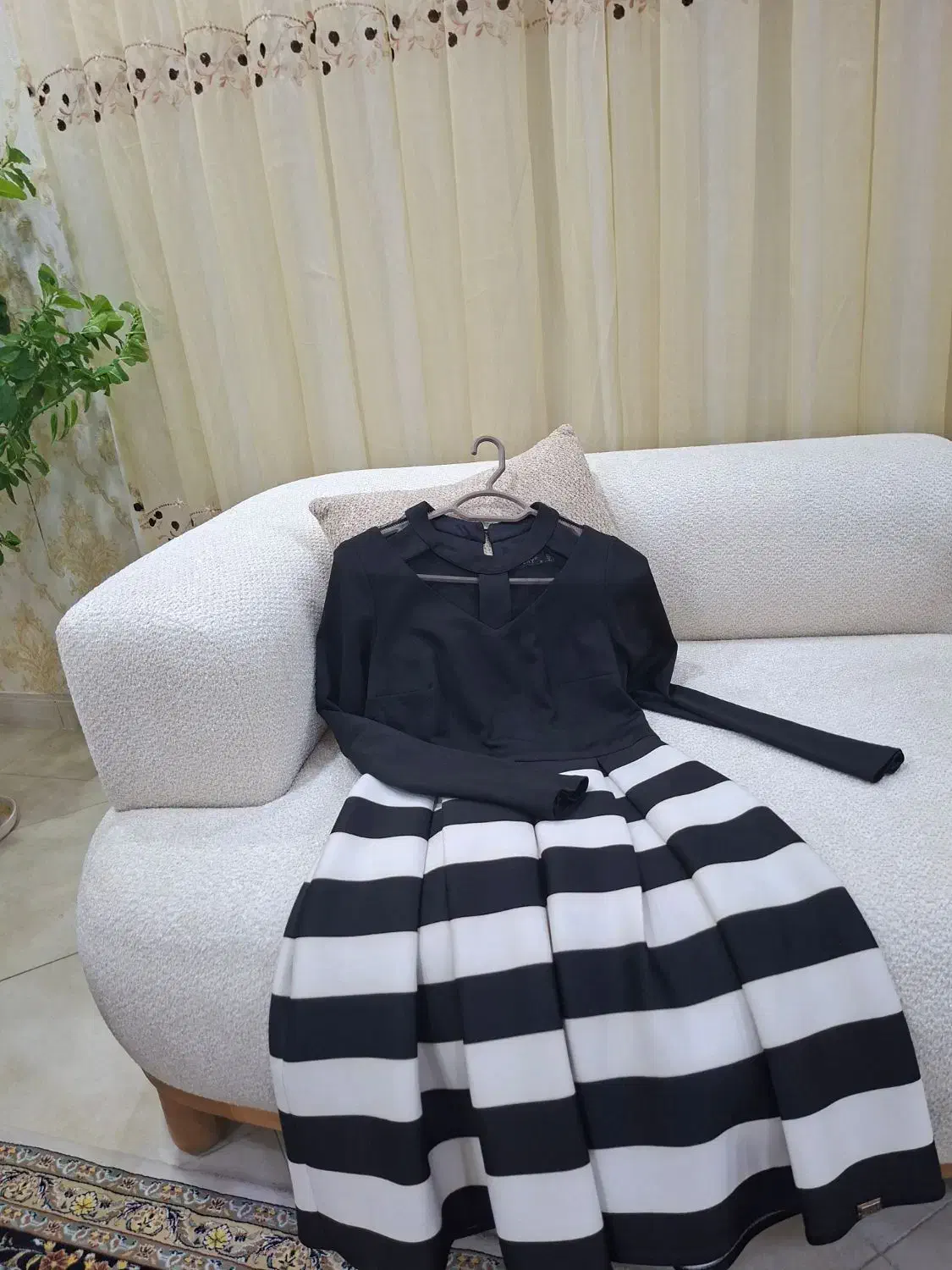 لباس مجلسی|لباس|ایوان, |دیوار