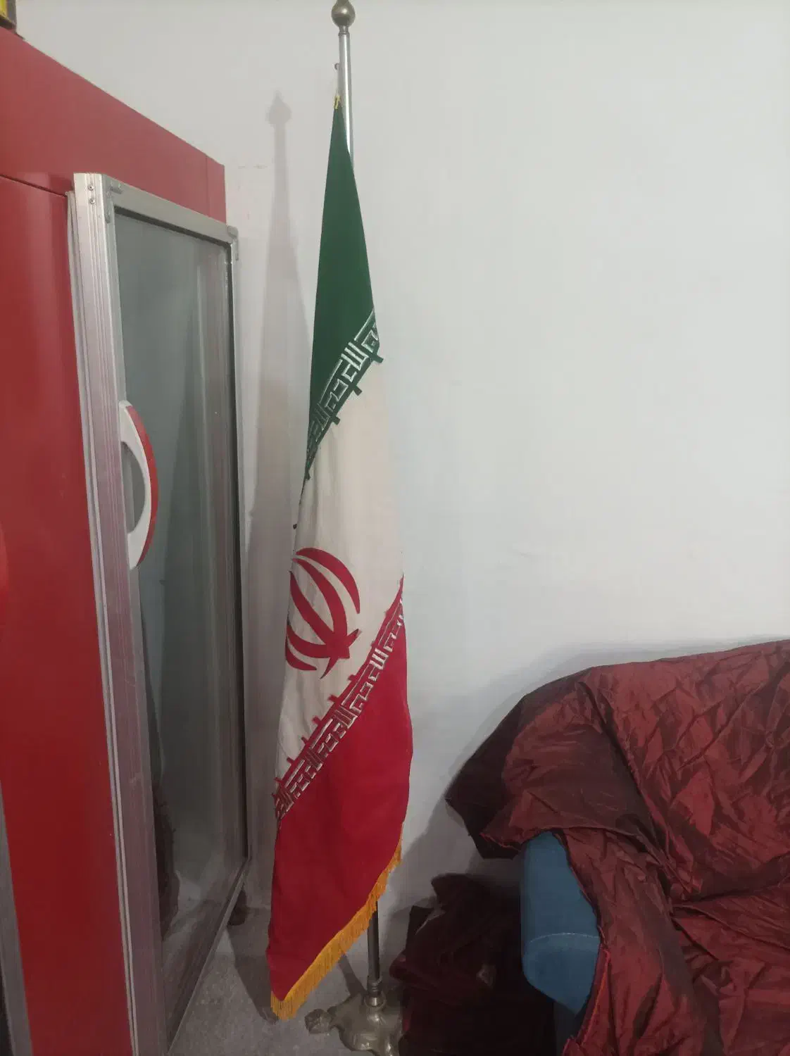 پرچم ایستاده با پایه|صنایع دستی و سایر لوازم تزئینی|رودهن, |دیوار