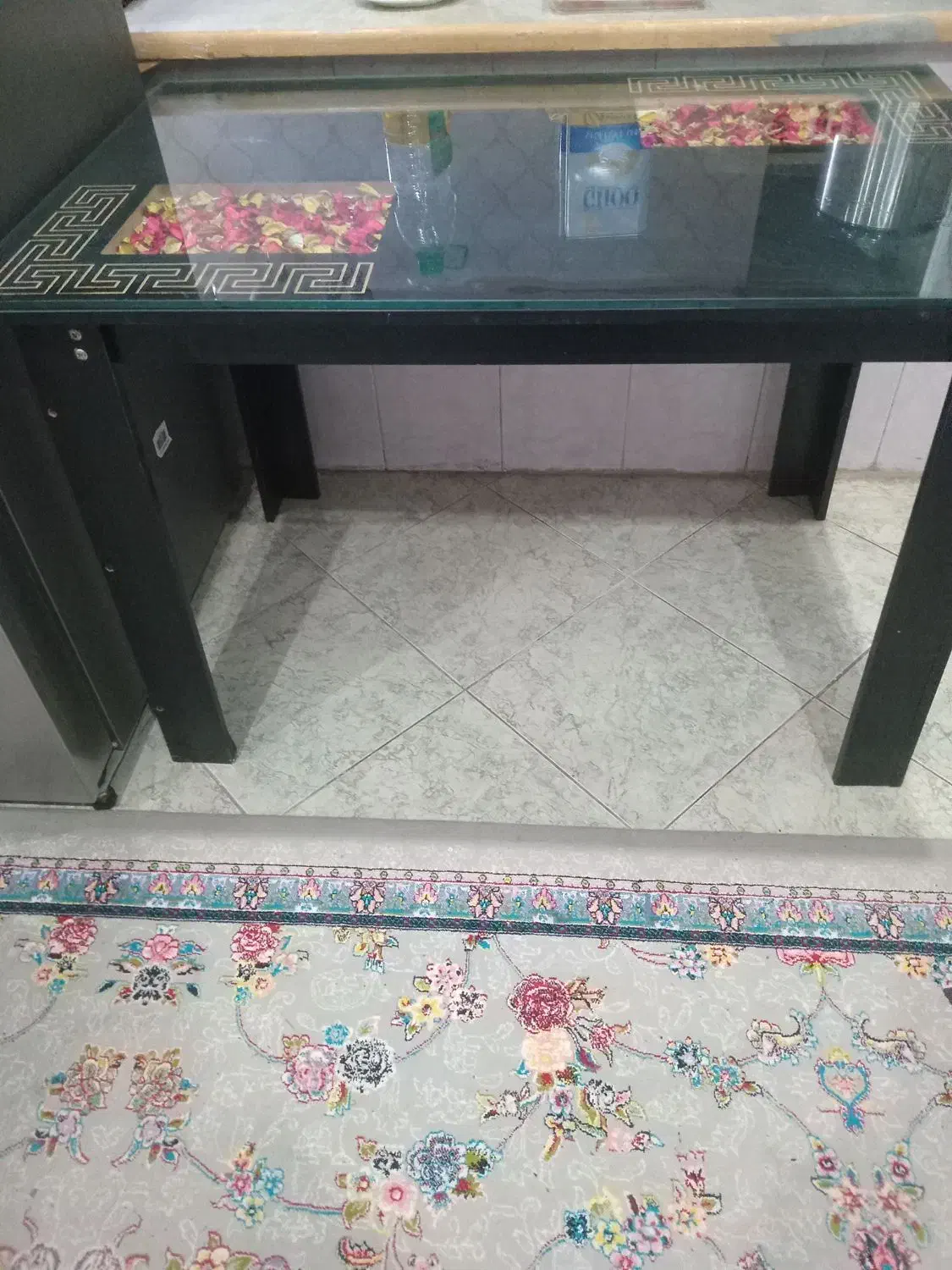 میز ناهارخوری. ۴ نفره.|مبلمان خانگی و میز عسلی|ساوه, |دیوار