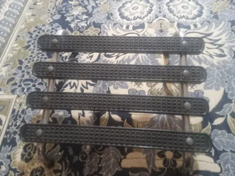 زیر پایی صندلی نو|صندلی و نیمکت|الوند, |دیوار