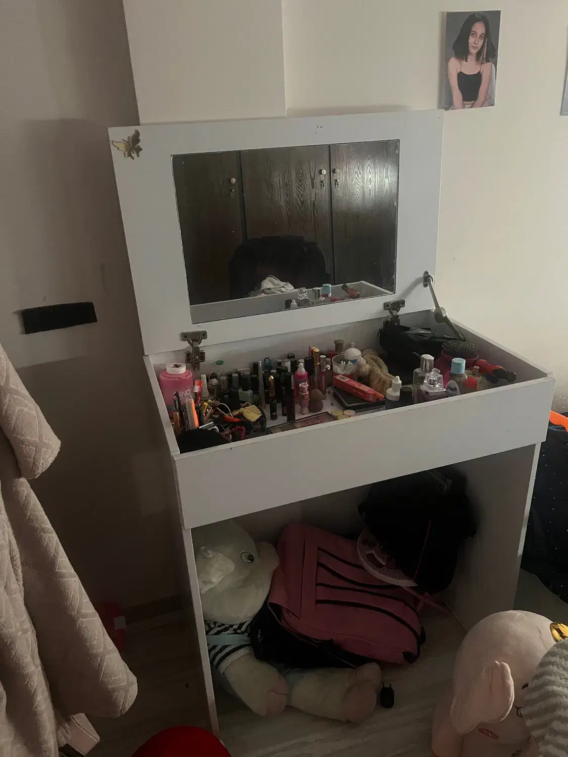 کمد و تخت خواب|تخت و سرویس خواب|صدرا-فارس, فاز ۱|دیوار