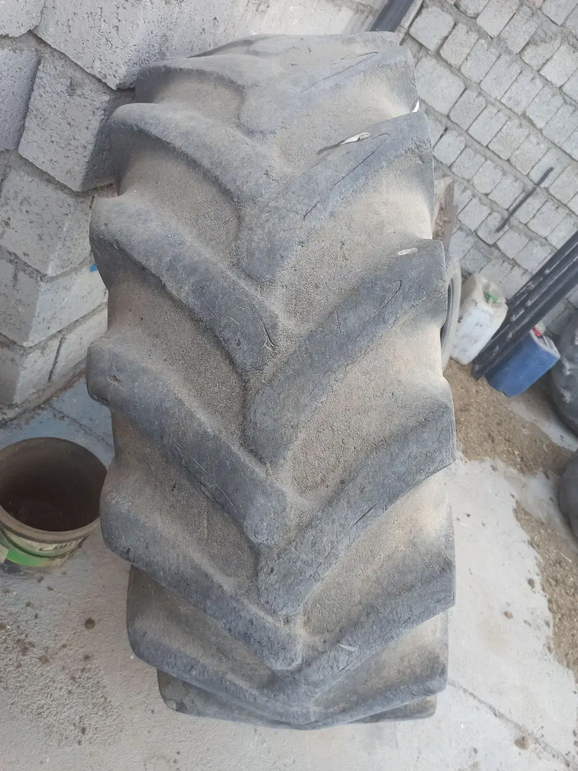 لاستیک عقب تراکتور فرگوسن ۴ سیلند|قطعات یدکی و لوازم جانبی|نجفآباد, حومه نجف آباد|دیوار