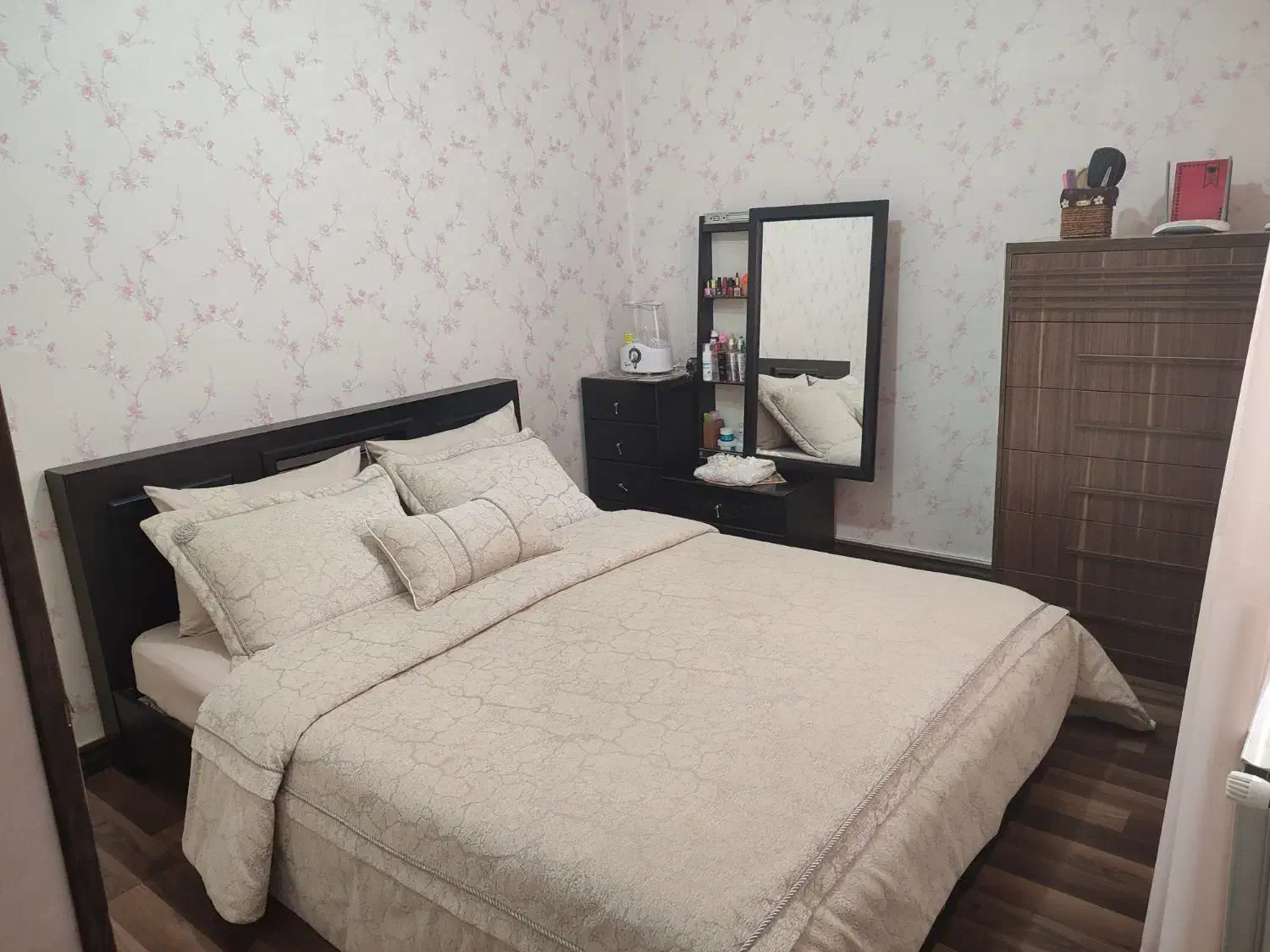 سرویس خواب دو نفره و بوفه|تخت و سرویس خواب|کرج, شهرک جهاننما|دیوار