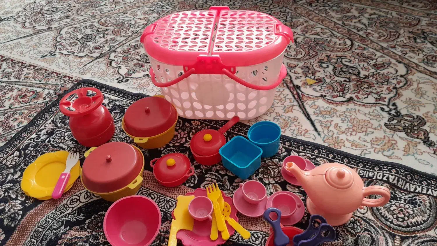 اسباب بازی|اسباب‌‌بازی|بومهن, |دیوار