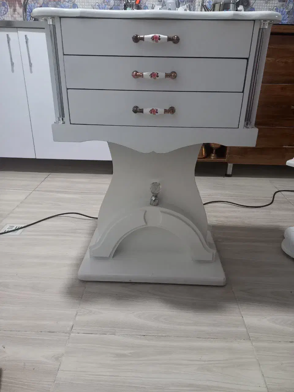 جا قاشقی ۲۴ نفره وپایه قابلمه|آب‌چکان و نظم‌دهنده ظروف|مشهد, حضرت حجت|دیوار