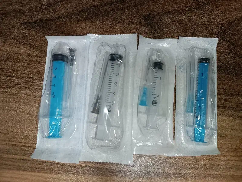 سرنگ پیستون‌دار.پدالکلی.زیرقیمت|آرایشی، بهداشتی، درمانی|فومن, |دیوار