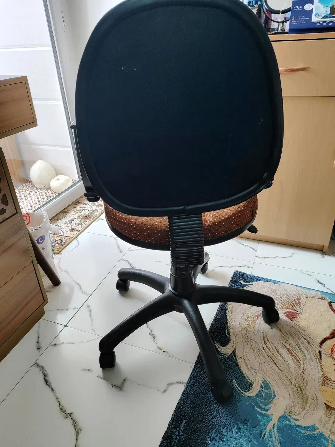 صندلی کامپیوتر کاملا سالم و تمیز|مبلمان اداری|رشت, گلسار|دیوار